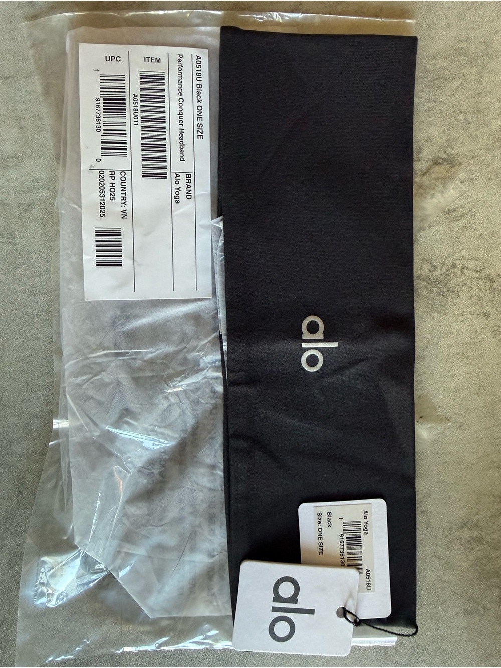 ALO yoga brand new with OG packaging headband in black